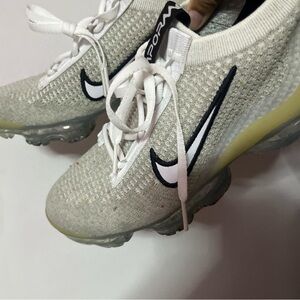 Nike VaporMax Flyknit in Cream and Black